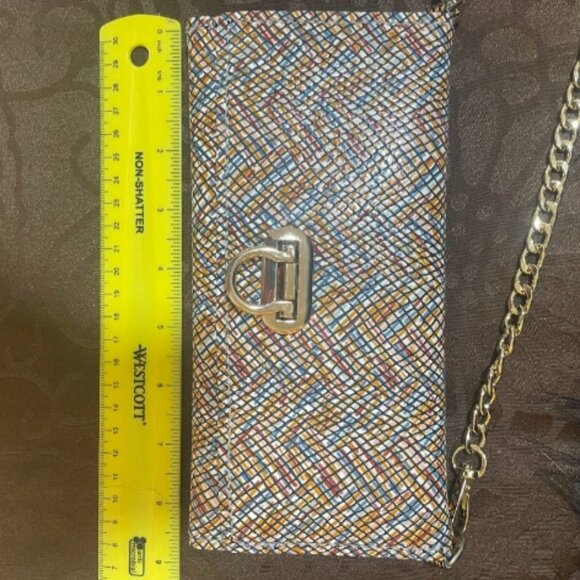 Tri-fold leather wallet with strap crossbody and wristlet - Picture 4 of 8